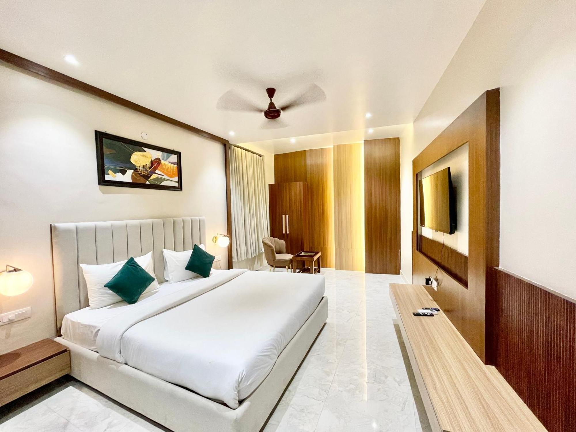 Hotel Vedangam Inn ! Varanasi - Foreigner'S Choice ! Fully Air-Conditioned Hotel With Parking Availability, Near Kashi Vishwanath Temple, And Ganga Ghat Buitenkant foto
